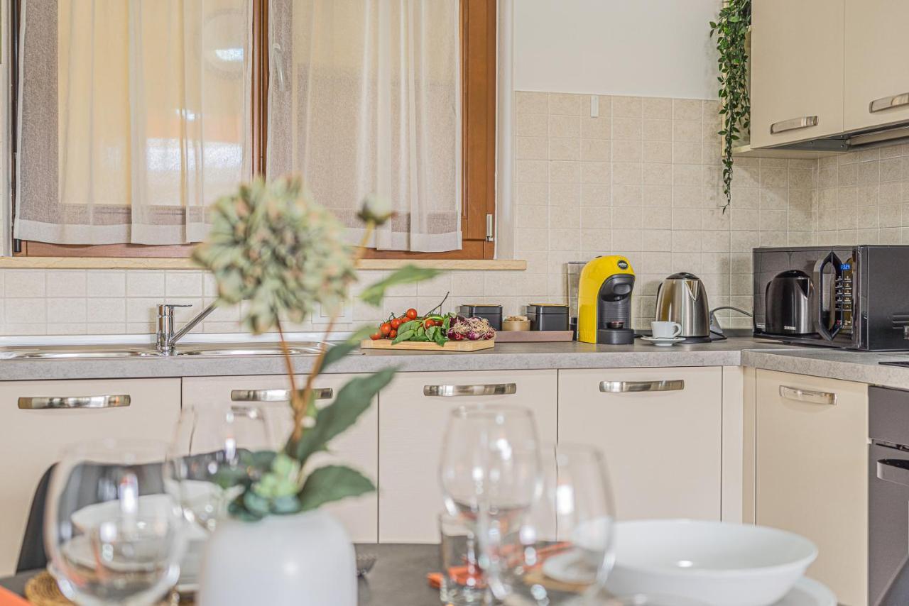 Hygge Family Apartment - One Step Away From The Lake!!! Sirmione Exterior foto